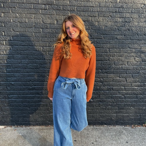 Meet your Posher, Olivia - Picture 3 of 5